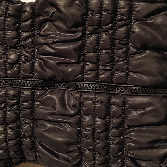 3/$25 OSHKOSH Girl black autumn winter vest, size child 6 - Picture 4 of 11